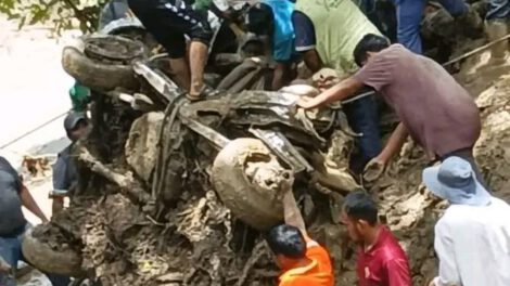 mazamorra en Irupana arrastra vehículo dejando 4 muertos