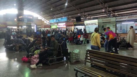 Bloqueos en vías terrestres afectan viajes interdepartamentales