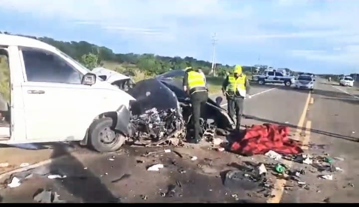 Accidente en carretera Santa Cruz - Camiri dejó tres muertos y dos heridos