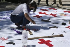 Ley para proteger a niños huérfanos de feminicidio en Bolivia