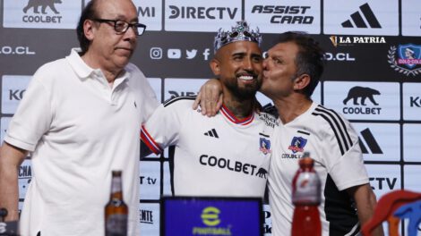 Arturo Vidal regresa a Colo Colo tras operación de rodilla