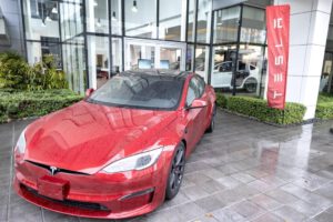 Beneficios netos de Tesla alcanzan casi 15.000 millones de dólares en 2023