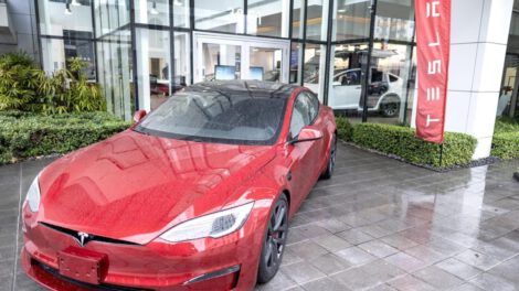 Beneficios netos de Tesla alcanzan casi 15.000 millones de dólares en 2023