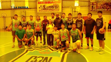 Ernesto Wrighd dirigiendo al equipo de CAN en el torneo nacional de básquetbol U-25