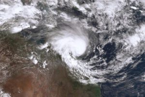 Ciclón Kirrily tocará tierra en Australia