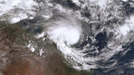 Ciclón Kirrily tocará tierra en Australia