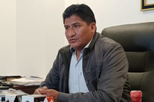 bloqueos en carreteras por diputado Andrés Flores