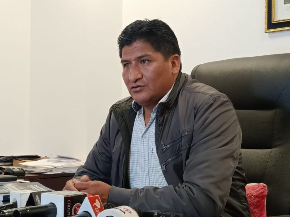 bloqueos en carreteras por diputado Andrés Flores