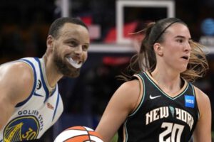 Stephen Curry y Sabrina Ionescu en el concurso de triples