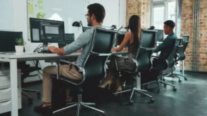 Trabajar sentado aumenta el riesgo de enfermedades crónicas
