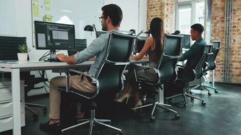 Trabajar sentado aumenta el riesgo de enfermedades crónicas