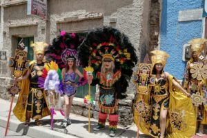 Trajes para el Carnaval de Oruro elaborados por bordadores