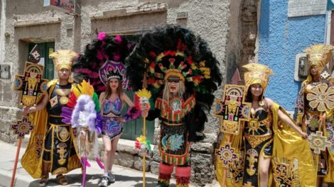 Trajes para el Carnaval de Oruro elaborados por bordadores
