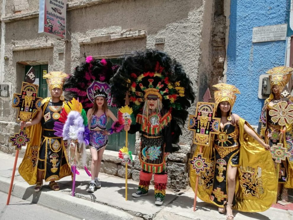 Trajes para el Carnaval de Oruro elaborados por bordadores