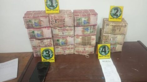 Aprehenden a una mujer con Bs 1.800.000 sin procedencia legal