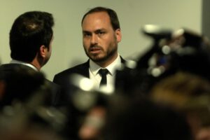 Carlos Bolsonaro en investigación por espionaje ilegal