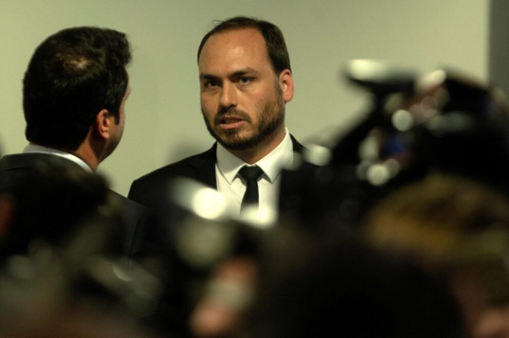 Carlos Bolsonaro en investigación por espionaje ilegal