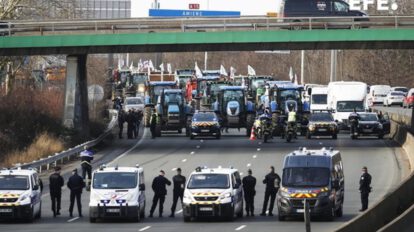 Agricultores franceses bloquean París exigiendo medidas para su sector