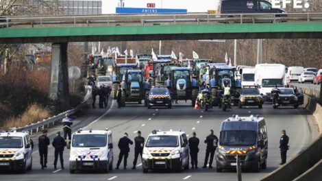 Agricultores franceses bloquean París exigiendo medidas para su sector