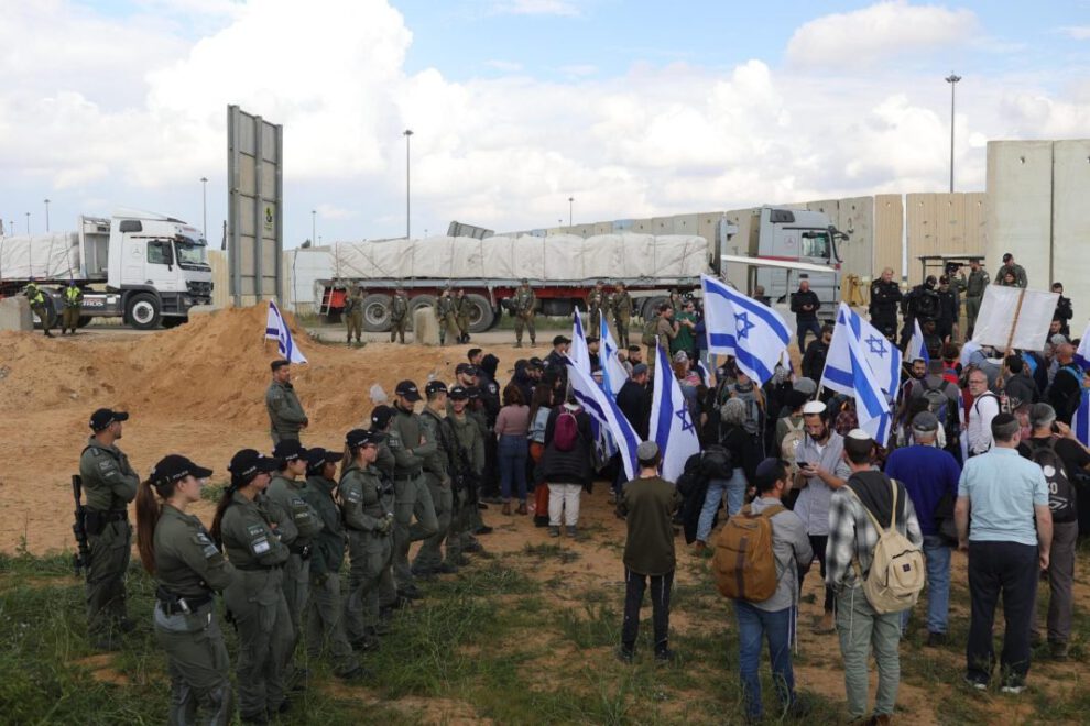 Ayuda humanitaria a Gaza bloqueada por familiares de rehenes
