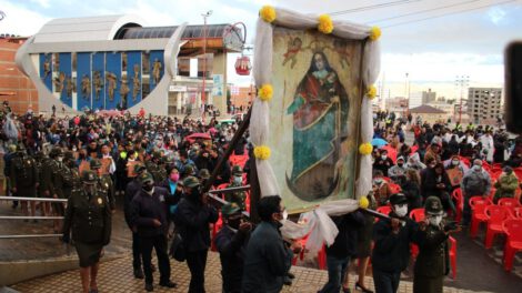 Procesión de cirios en honor a la Virgen del Socavón