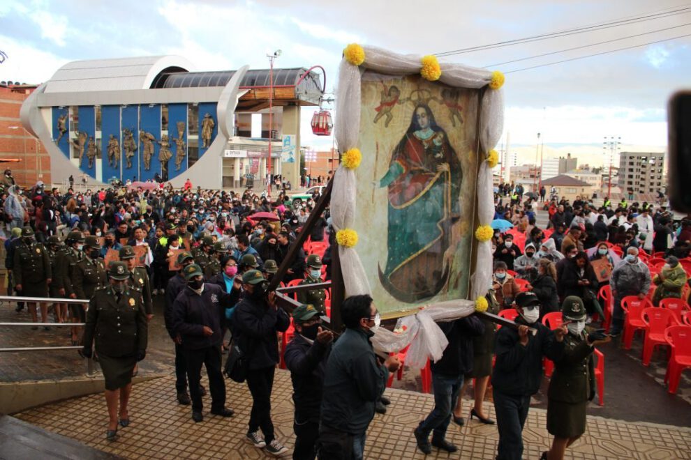 Procesión de cirios en honor a la Virgen del Socavón