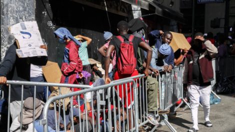 Crisis financiera en Nueva York por el incremento alarmante de personas alojadas en albergues