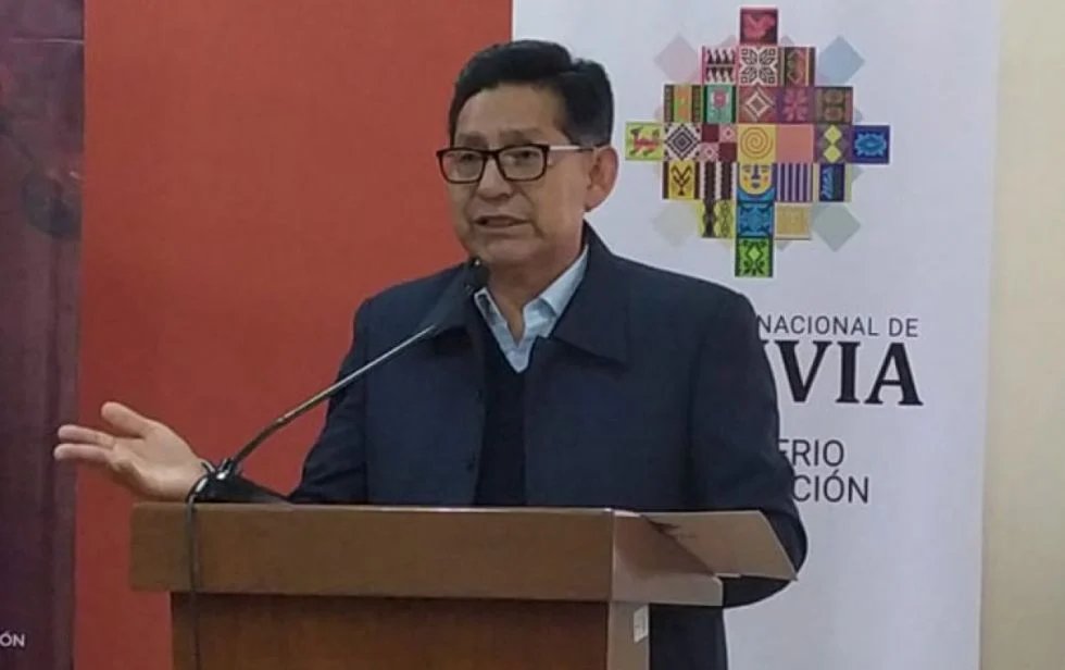 Ministro de Educación Edgar Pary deja su proceso penal en manos de la justicia