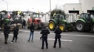 Arrestos de agricultores en Francia en el mercado de abastos de Rungis