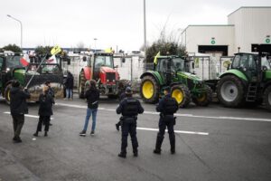 Arrestos de agricultores en Francia en el mercado de abastos de Rungis