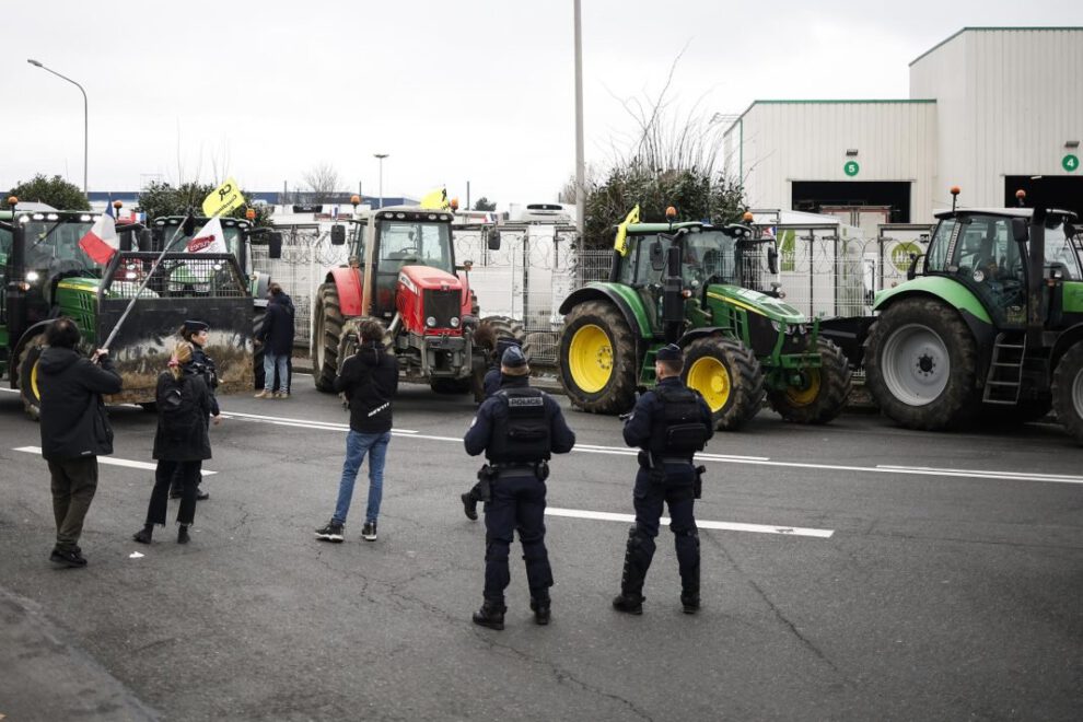 Arrestos de agricultores en Francia en el mercado de abastos de Rungis