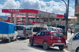 Distribución de combustible en Oruro