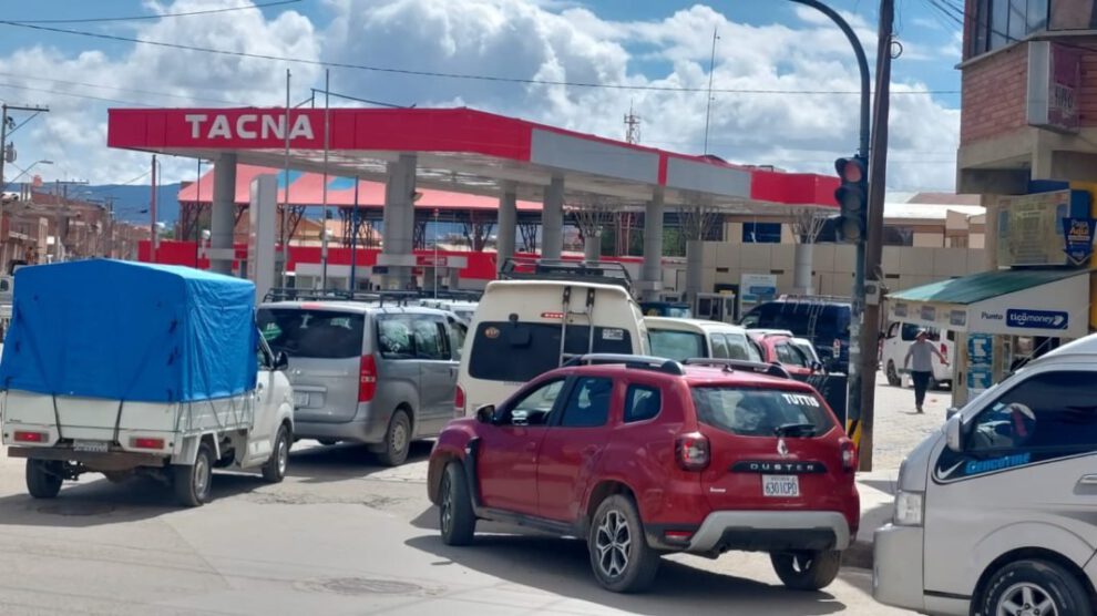Distribución de combustible en Oruro