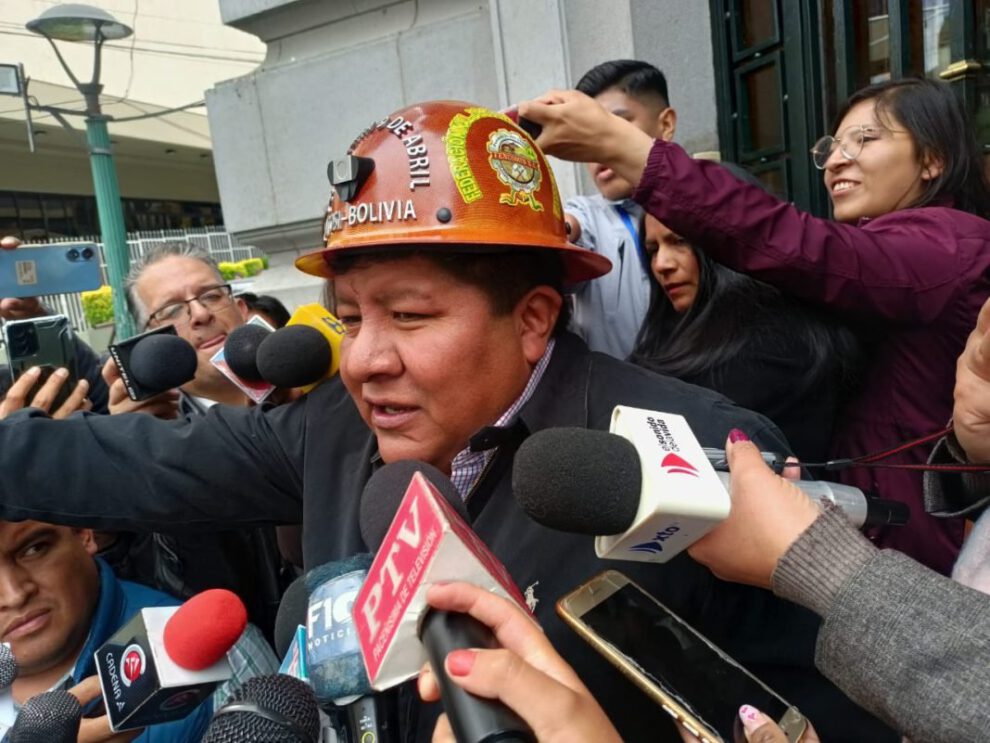 Hilarión Mamani agredido durante reunión convocada por el vicepresidente