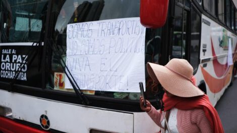 Bloqueos en Bolivia durante protestas de transportistas