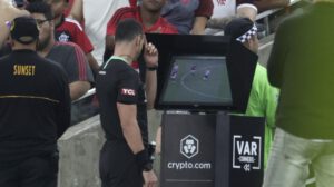 Decisiones del VAR comunicadas por árbitros brasileños en estadios