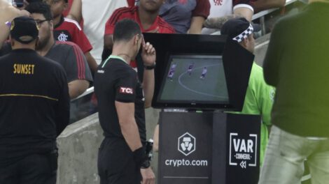Decisiones del VAR comunicadas por árbitros brasileños en estadios