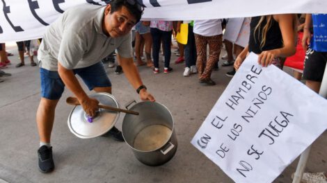 Protestas en Argentina contra la escasez de recursos en comedores sociales