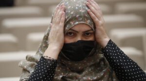 Violación de derechos humanos en Afganistán: Mujeres y niñas detenidas por vestimenta no acorde al código talibán
