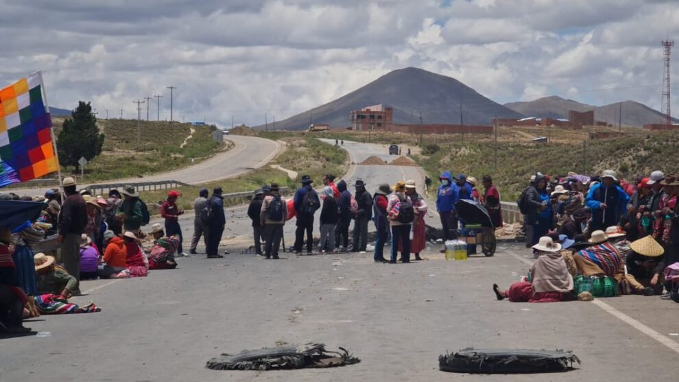 Puntos de bloqueo en carretera a La Paz