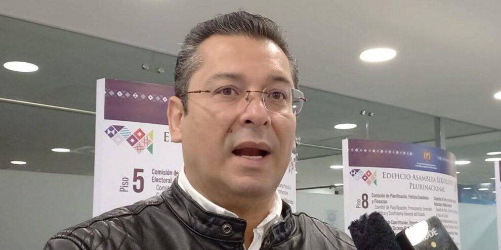 Gobierno criminaliza manifestaciones en Bolivia, afirma diputado Walthy Egüez