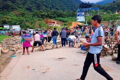 Bloqueo entre Santa Cruz y Cochabamba por organizaciones sociales