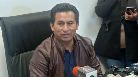 Gualberto Arispe denuncia agresiones en aeropuertos