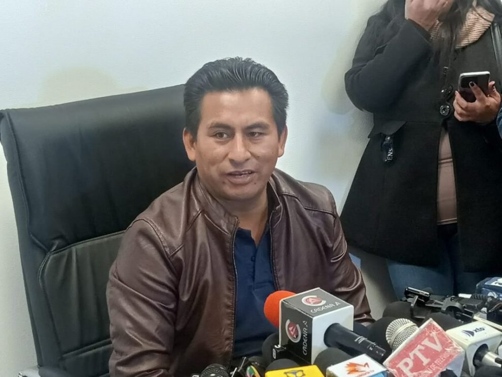 Gualberto Arispe denuncia agresiones en aeropuertos