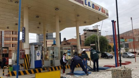 Abastecimiento de combustible en Oruro