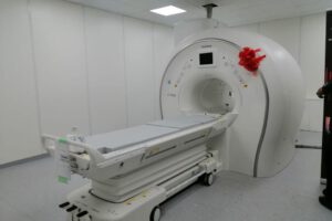 Resonador magnético japonés para diagnósticos más precisos en Oruro