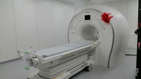 Resonador magnético japonés para diagnósticos más precisos en Oruro