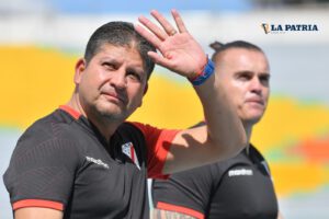 Oscar Villegas preocupación entrenamiento en estadio Villa Ingenio