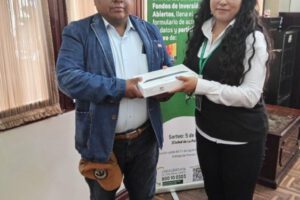 SAFI Mercantil Santa Cruz premia a Raúl Mamani Alconz en la Campaña Actualiza tus Datos y Gana