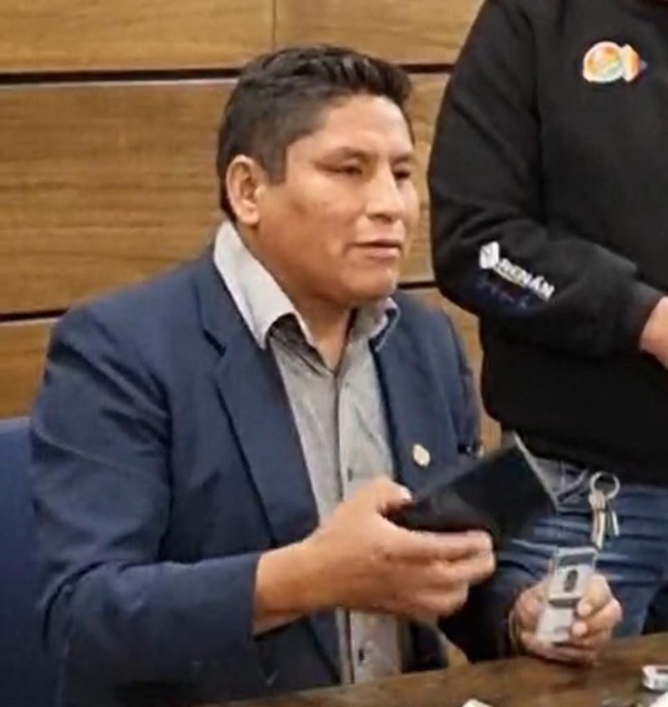 Diputado Pacífico Choque niega escándalo y denuncia persecución política